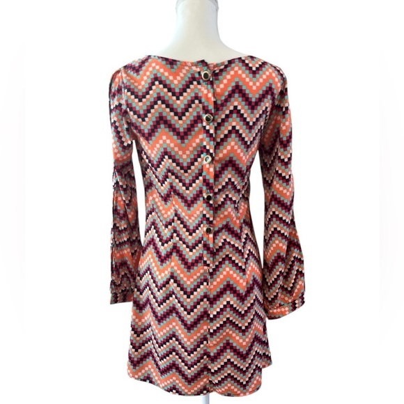 Womens BOHO Mini Shift Dress Medium Orange Chevron Slit Sleeve - Picture 2 of 6